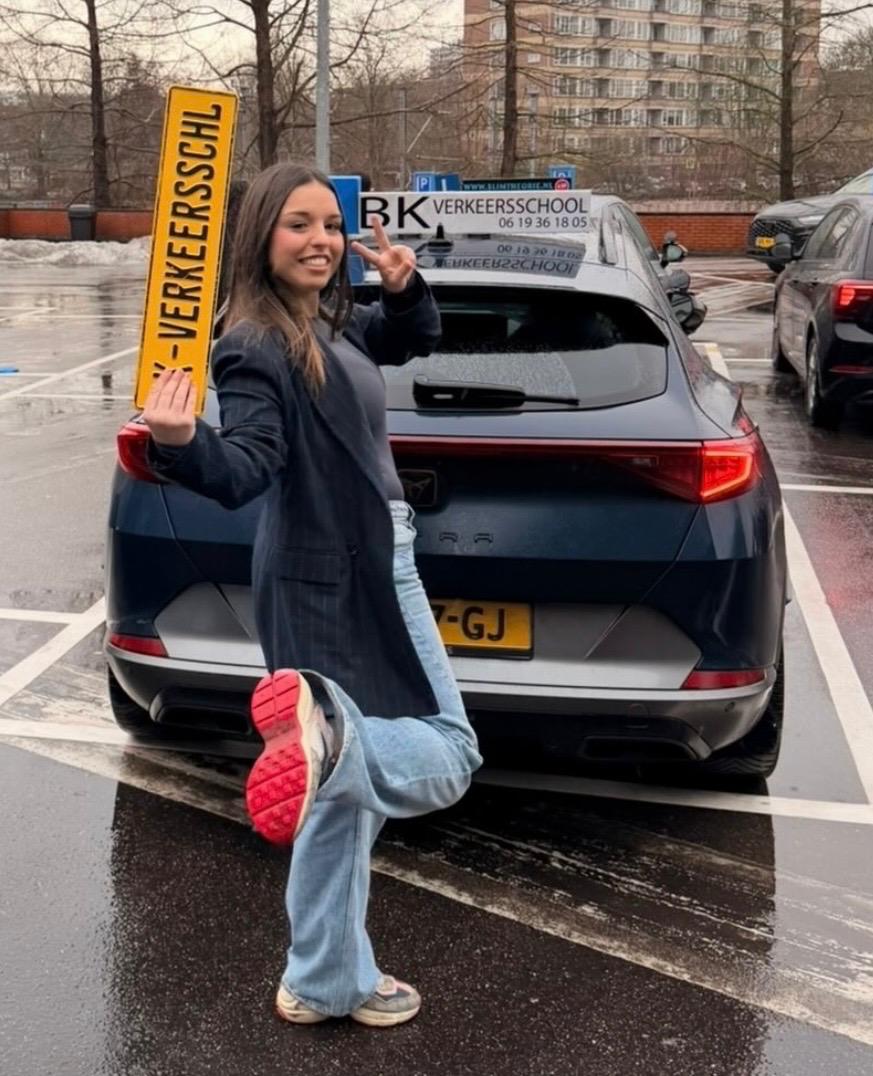 Geslaagd bij CBR Den Haag — Nora